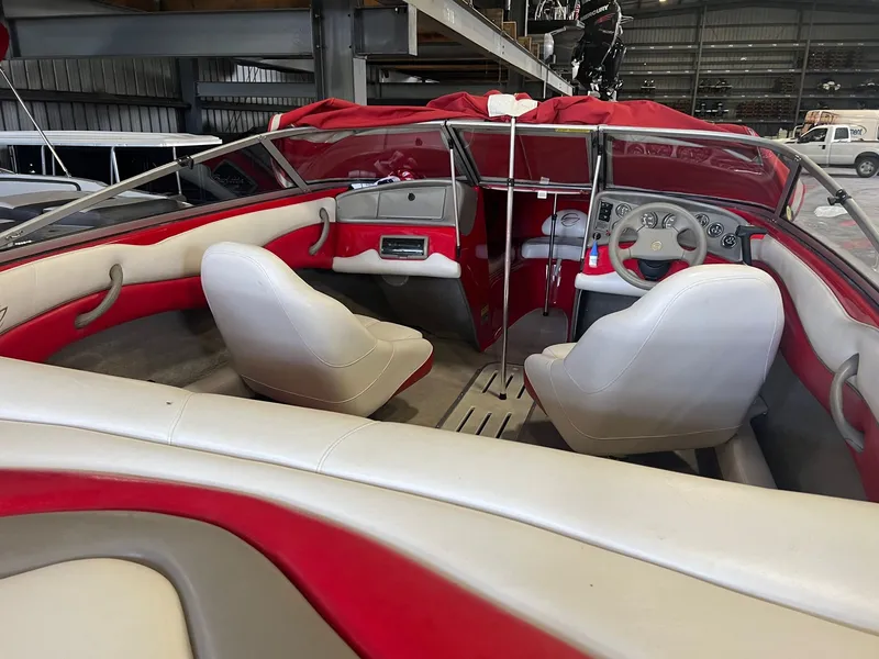 Slide: The Image of Crownline Boats 180 2000 - 7