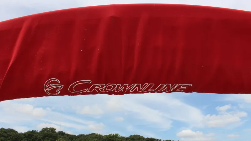 Slide: The Image of Crownline Boats 240 SS 2022 - 12