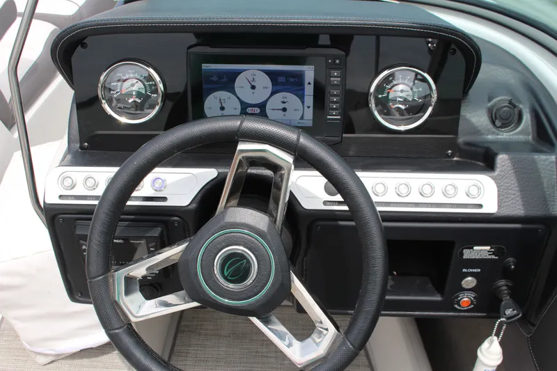 Slide: The Image of Crownline Boats 240 SS 2022 - 20