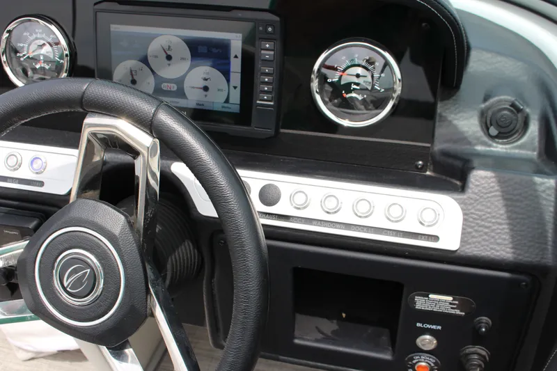 Slide: The Image of Crownline Boats 240 SS 2022 - 21