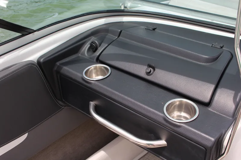 Slide: The Image of Crownline Boats 240 SS 2022 - 24