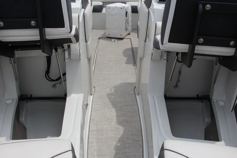 Slide: The Image of Crownline Boats 240 SS 2022 - 31
