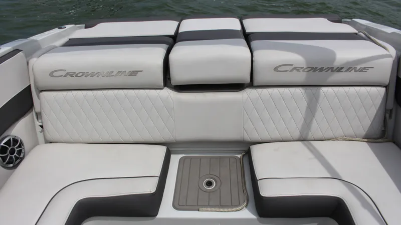 Slide: The Image of Crownline Boats 240 SS 2022 - 4