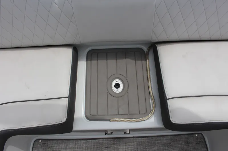 Slide: The Image of Crownline Boats 240 SS 2022 - 40