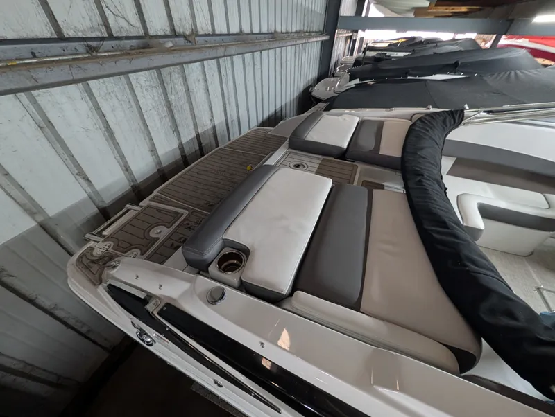 Slide: The Image of Crownline Boats 240 SS 2023 - 14