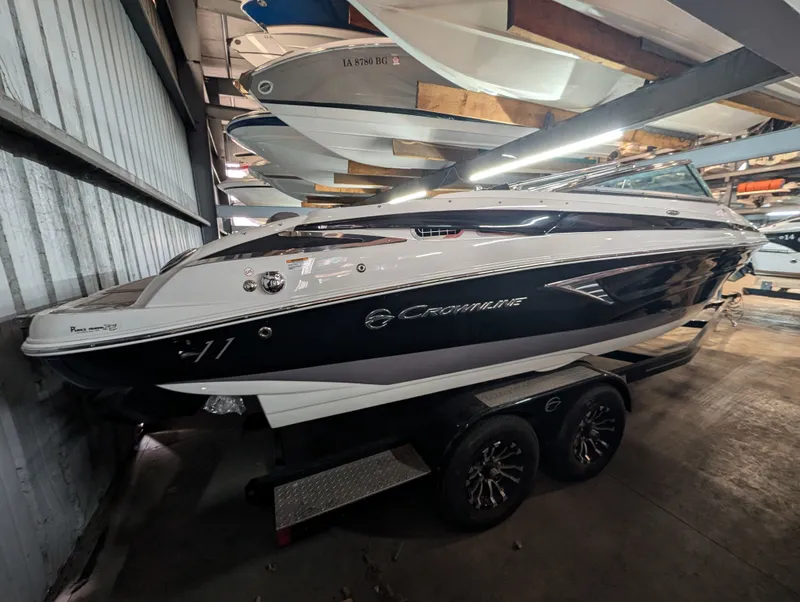 Slide: The Image of Crownline Boats 240 SS 2023 - 4