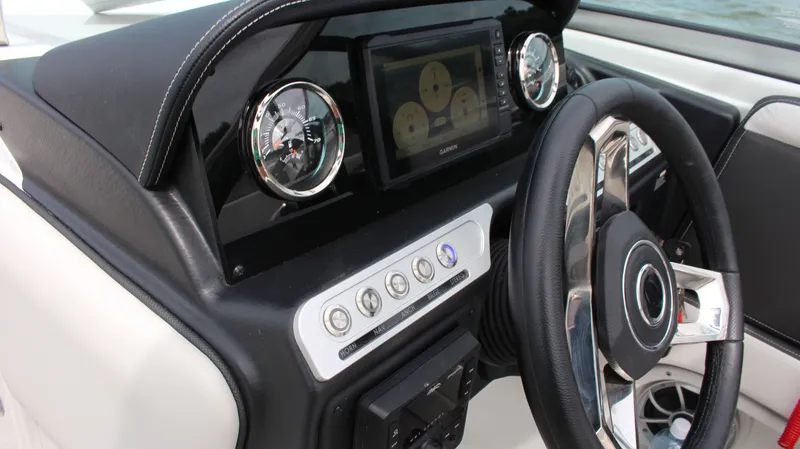 Slide: The Image of Crownline Boats 260 SS 2024 - 23