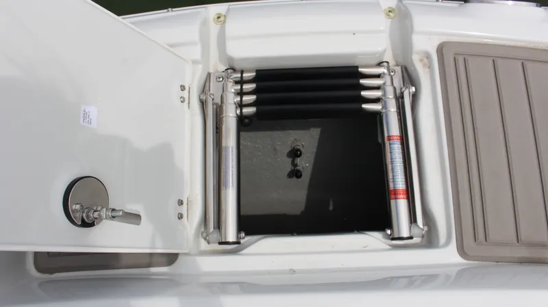 Slide: The Image of Crownline Boats 260 SS 2024 - 39