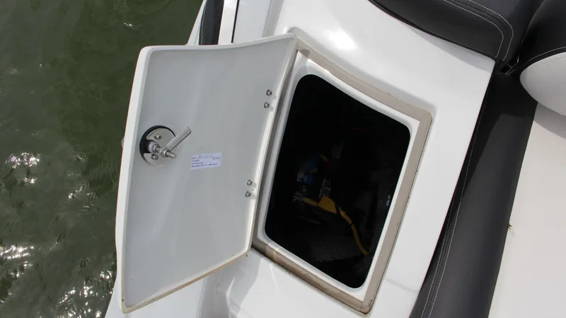 Slide: The Image of Crownline Boats 260 SS 2025 - 14