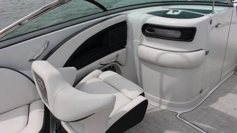 Slide: The Image of Crownline Boats 260 SS 2025 - 20