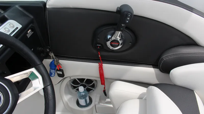 Slide: The Image of Crownline Boats 260 SS 2025 - 24