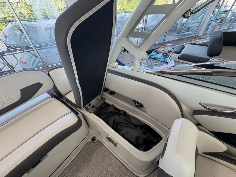 Slide: The Image of Crownline Boats 260 SS 2025 - 8