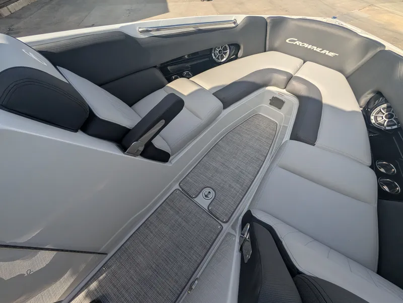 Slide: The Image of Crownline Boats 290SS 2025 - 22