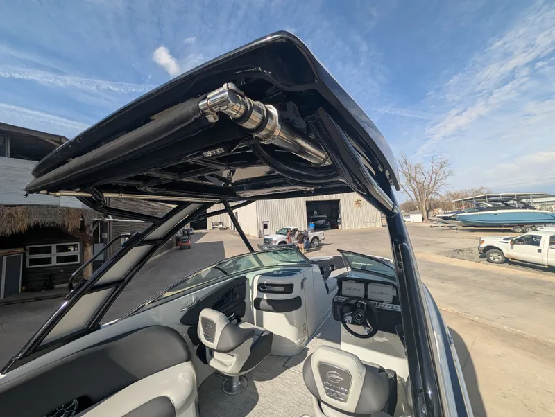 Slide: The Image of Crownline Boats 290SS 2025 - 26