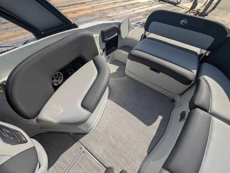 Slide: The Image of Crownline Boats 290SS 2025 - 29