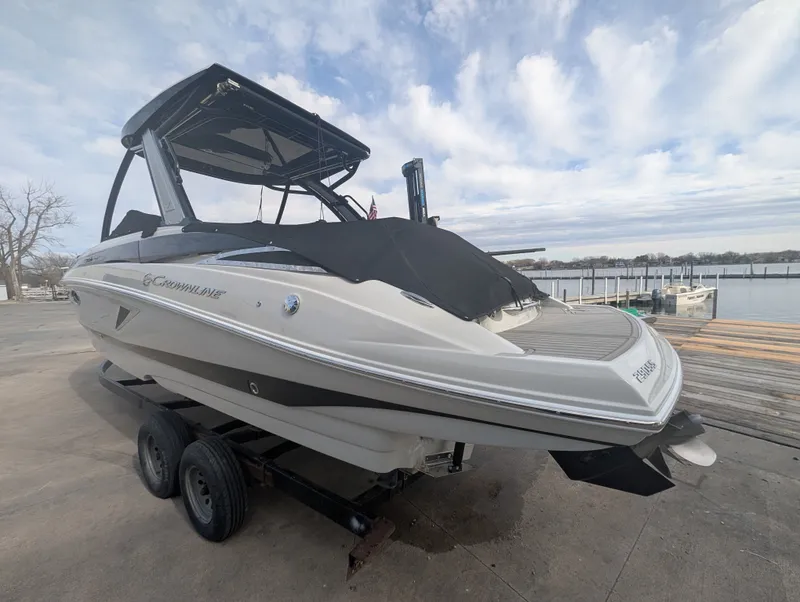 Slide: The Image of Crownline Boats 290SS 2025 - 4