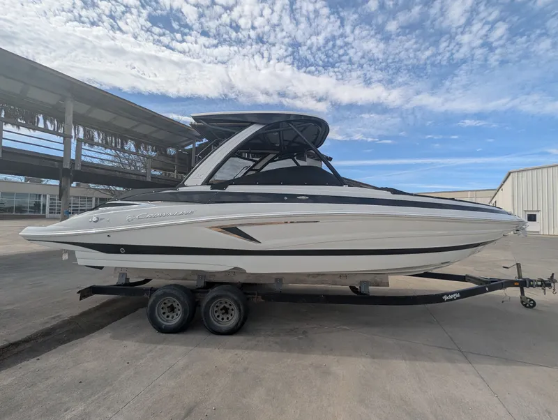 Slide: The Image of Crownline Boats 290SS 2025 - 6