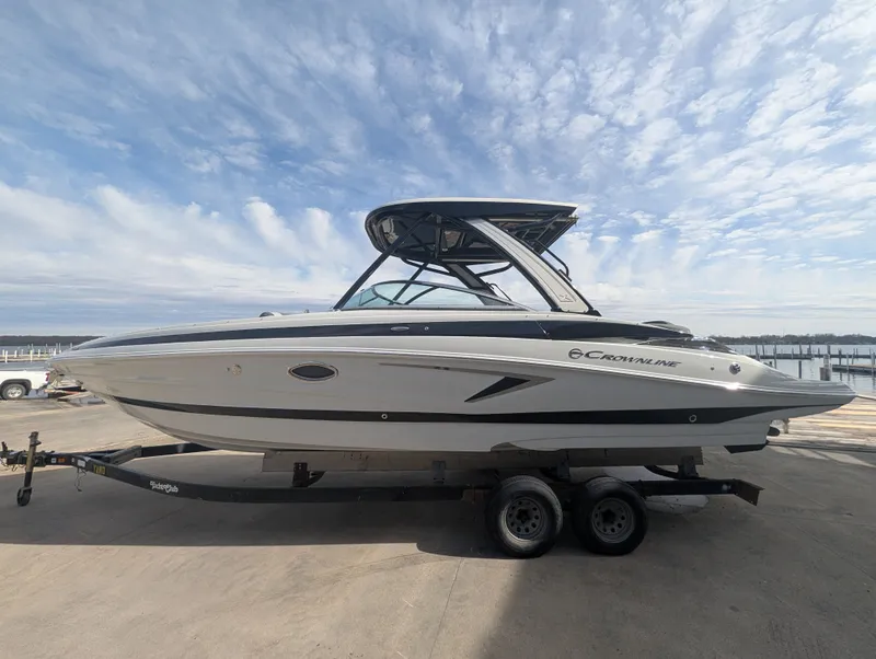 Slide: The Image of Crownline Boats 290SS 2025 - 8