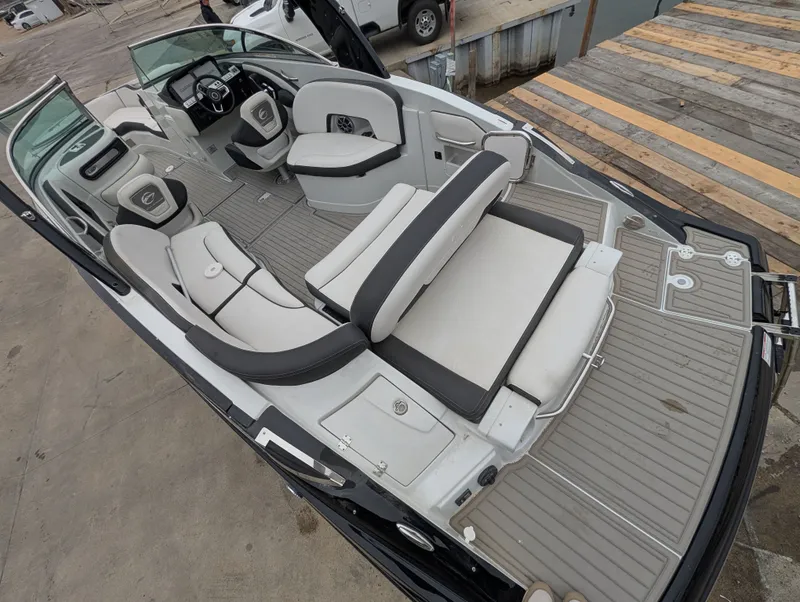 Slide: The Image of Crownline Boats 290SS 2024 - 14