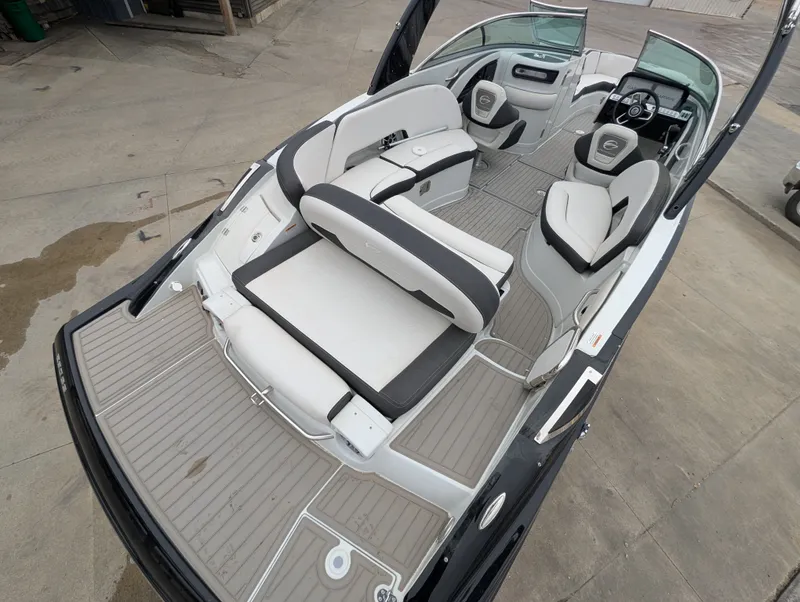 Slide: The Image of Crownline Boats 290SS 2024 - 15