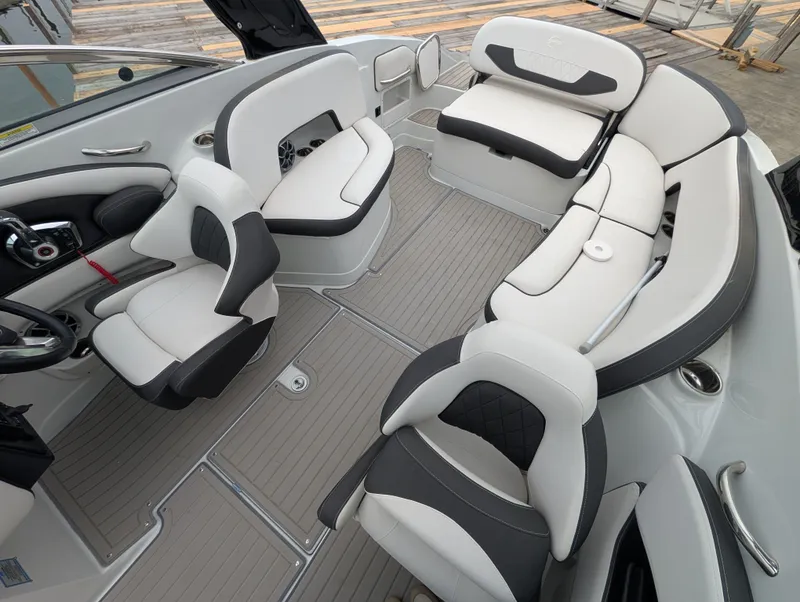 Slide: The Image of Crownline Boats 290SS 2024 - 16