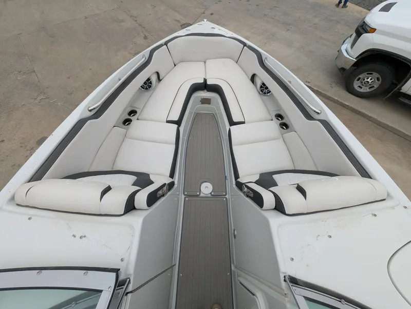 Slide: The Image of Crownline Boats 290SS 2024 - 17
