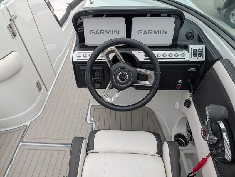 Slide: The Image of Crownline Boats 290SS 2024 - 18