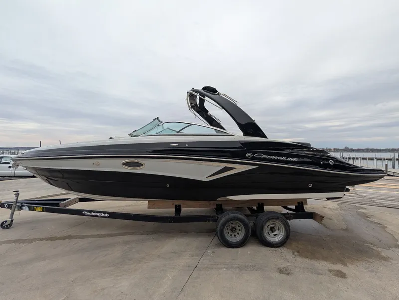 Slide: The Image of Crownline Boats 290SS 2024 - 9