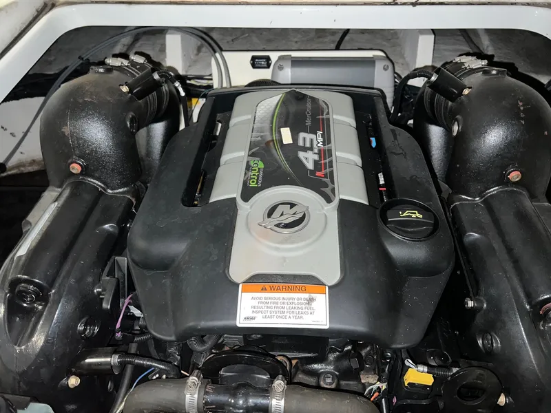 Slide: The Image of Crownline Boats Eclipse E1 2013 - 12