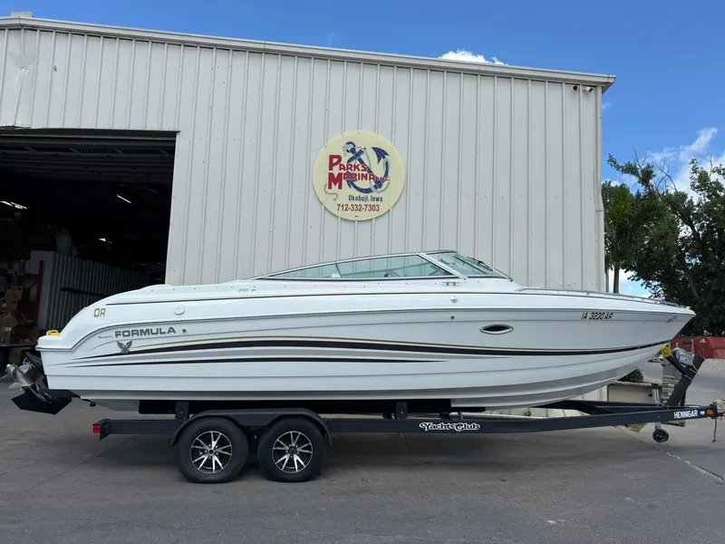 Slide: The Image of Formula 260 2000 - 2