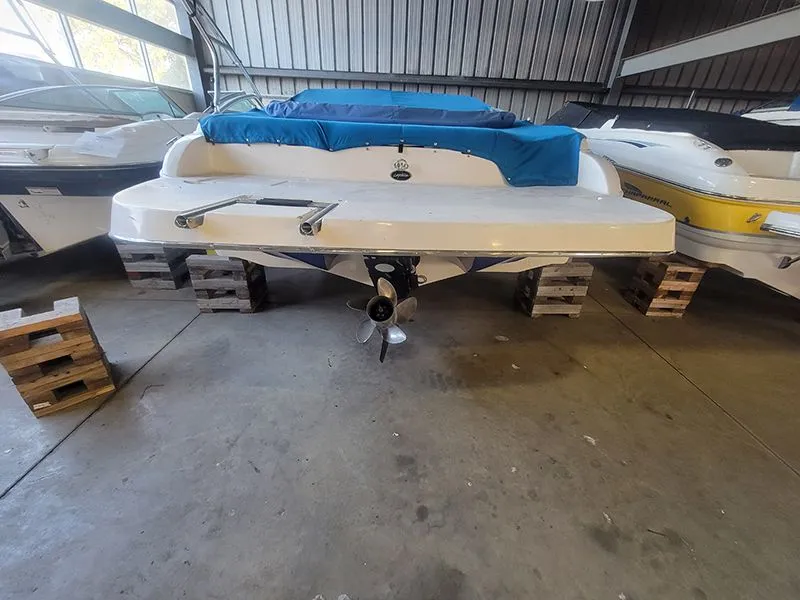 Slide: The Image of Rinker Captive 212 2005 - 3