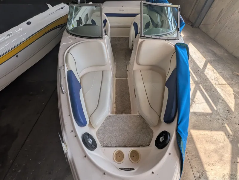 Slide: The Image of Rinker Captive 212 2005 - 7