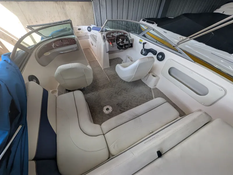 Slide: The Image of Rinker Captive 212 2005 - 9