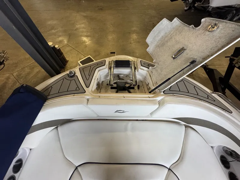 Slide: The Image of Rinker 228 Captiva Deckboat 2009 - 13