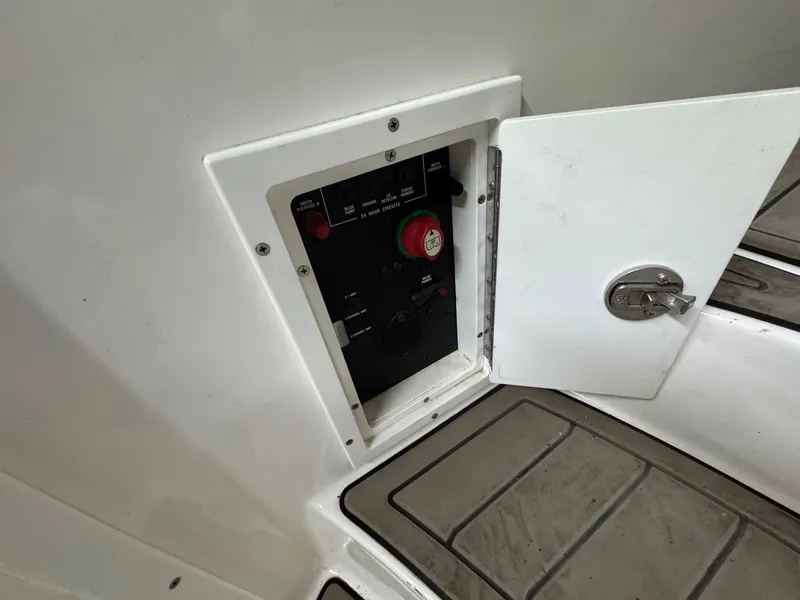 Slide: The Image of Rinker 228 Captiva Deckboat 2009 - 15