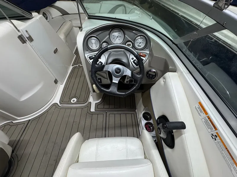 Slide: The Image of Rinker 228 Captiva Deckboat 2009 - 7