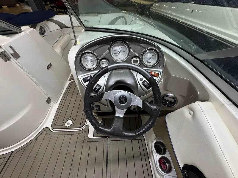 Slide: The Image of Rinker 228 Captiva Deckboat 2009 - 8