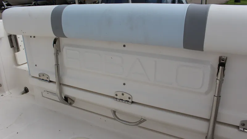 Slide: The Image of Robalo R222 2023 - 33