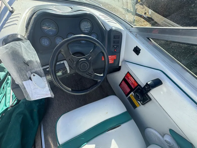 Slide: The Image of Sea Ray 200 1993 - 5