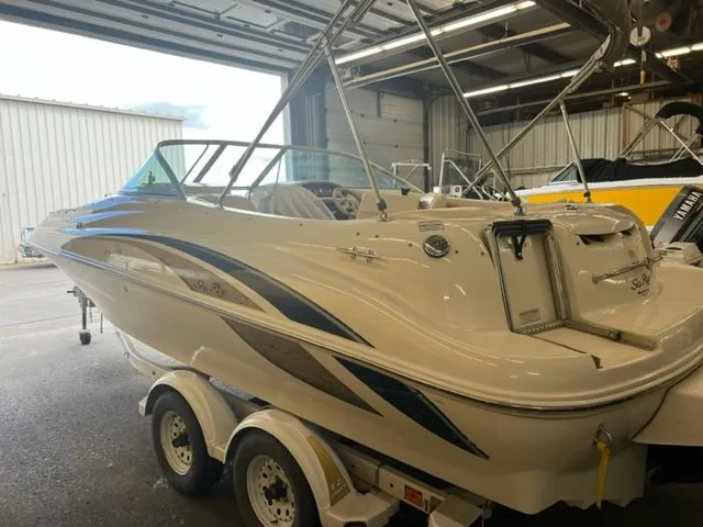 The Image of Sea Ray 210 Sundeck 1999 - 1