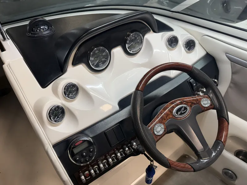 Slide: The Image of Sea Ray 250 2006 - 9