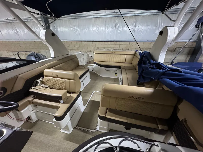 Slide: The Image of Sea Ray SDX 270 2020 - 16