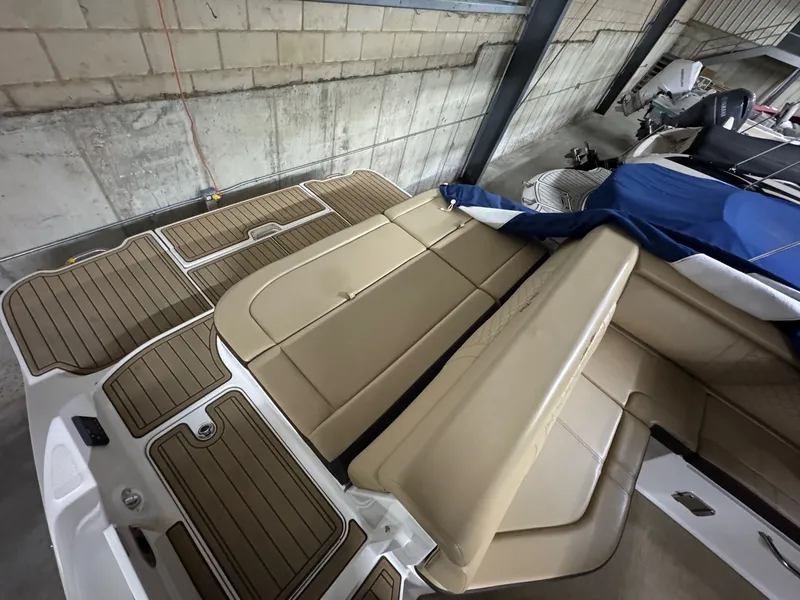 Slide: The Image of Sea Ray SDX 270 2020 - 18