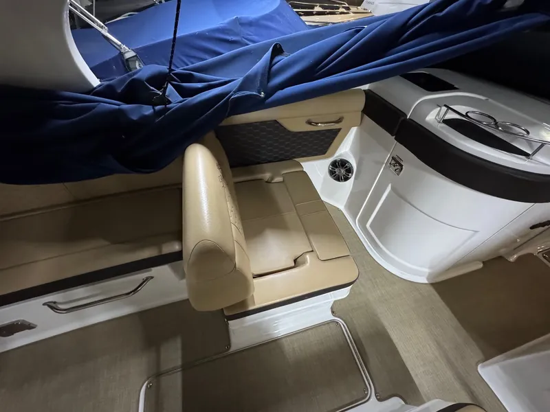 Slide: The Image of Sea Ray SDX 270 2020 - 6