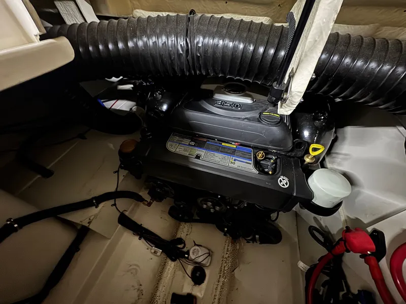 Slide: The Image of Sea Ray SDX 270 2020 - 8