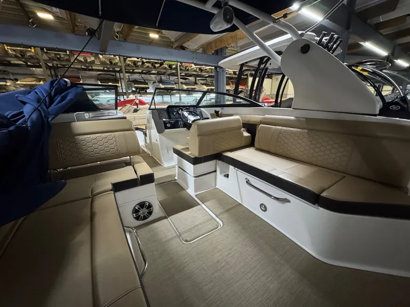 Slide: The Image of Sea Ray SDX 270 2020 - 9