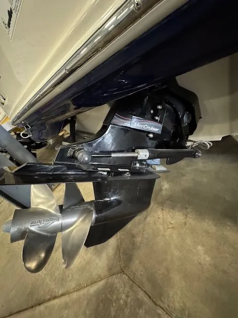 Slide: The Image of Drive system of a 2006 Sea Ray 270 Sundeck boat. - 24