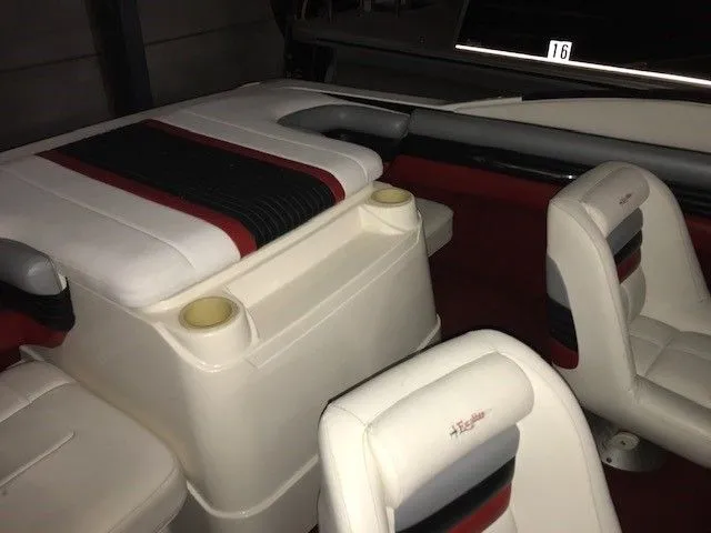 Slide: The Image of Wellcraft EXCALIBUR 1990 - 11