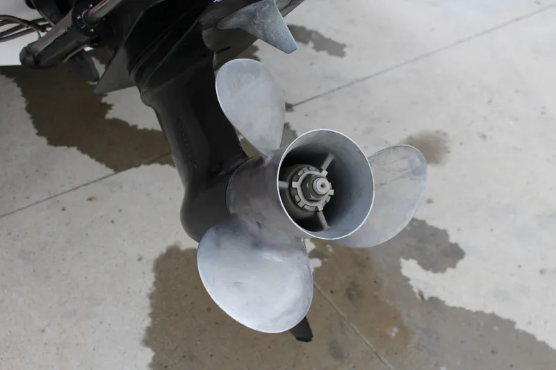 Slide: The Image of Wellcraft EXCALIBUR 1990 - 16