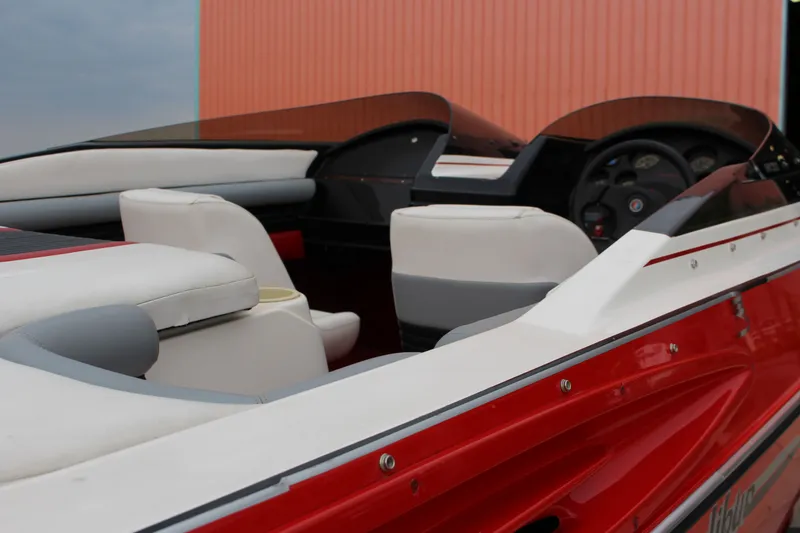 Slide: The Image of Wellcraft EXCALIBUR 1990 - 17